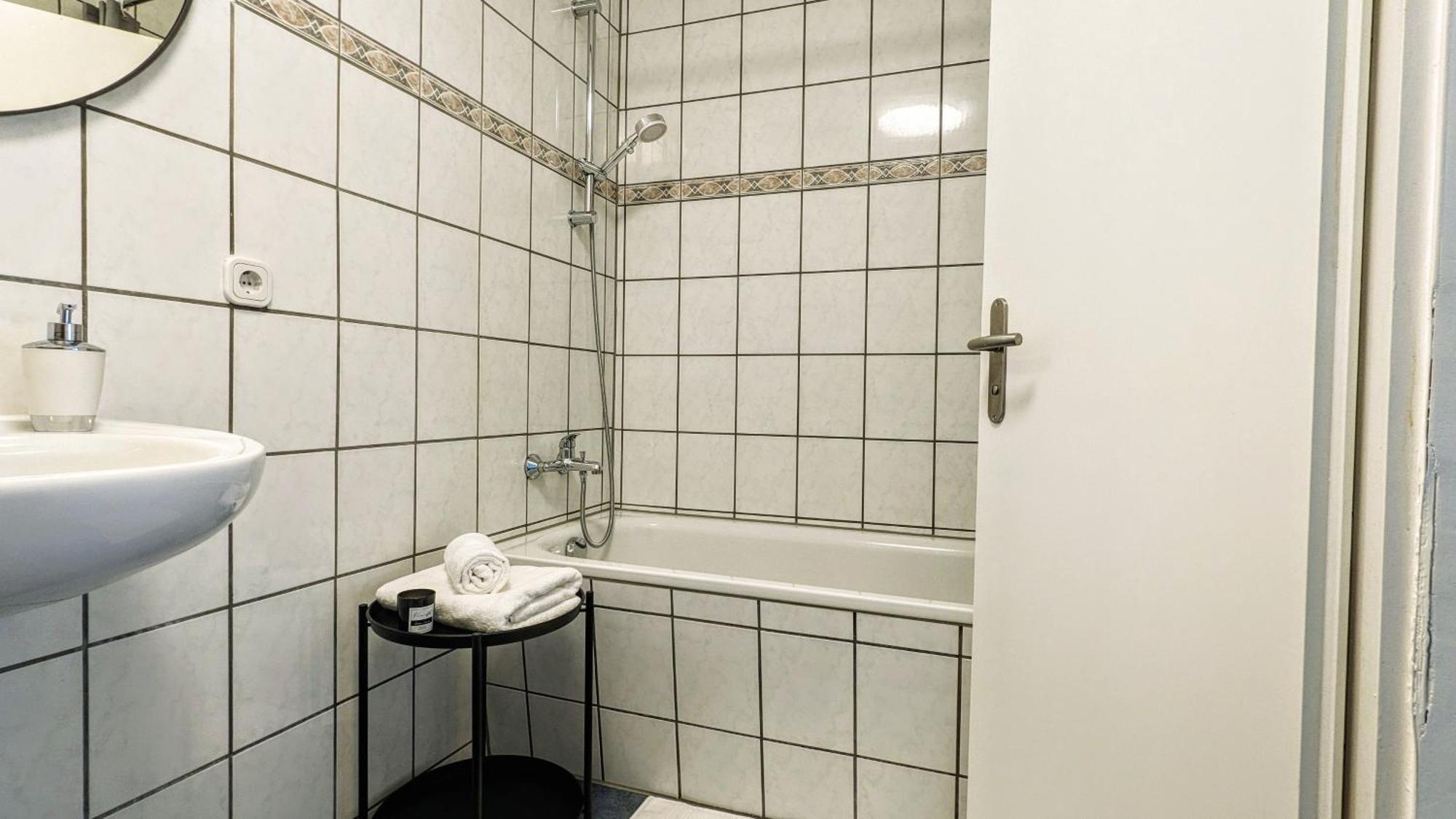 Tt Living Apartments Bonitas & Divinitas I 2 Schlafzimmer I Kueche I Vollbad I Waschmaschine Rellingen Buitenkant foto